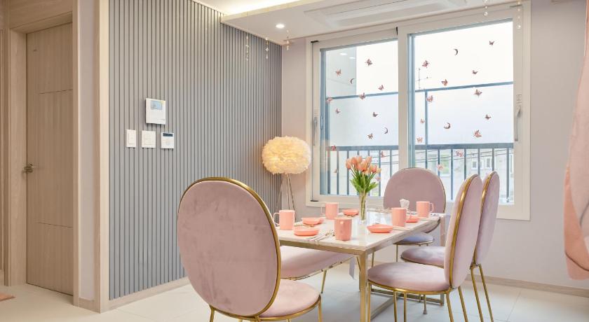 서울 4개의방 2개의 화장실 거실 부엌이 있는 핑크룸 (Pink room 4 bedroom) 3성급 싱글룸 수영장