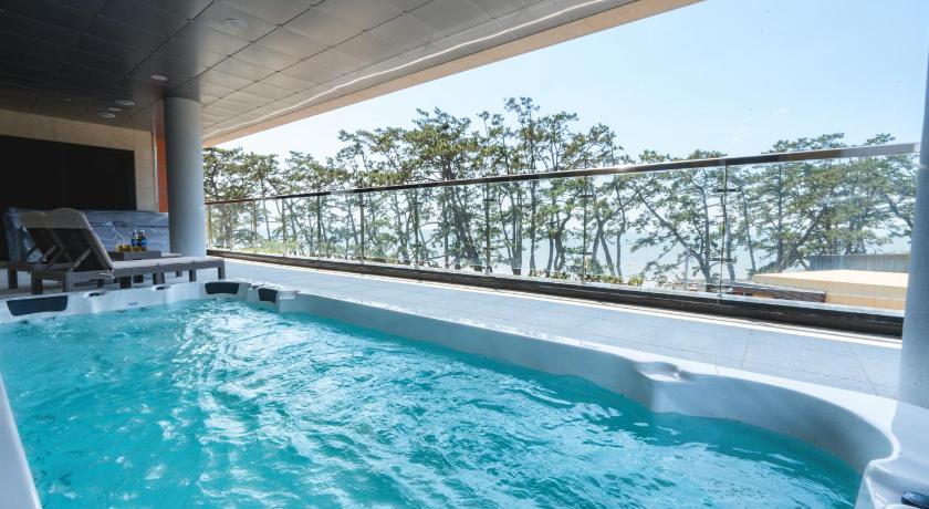 コチャン Dongho Beach Hotel 3つ星 ホテル 外観