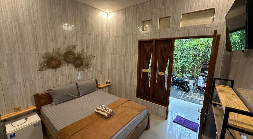 バリ OYO 3771 Kubu Alvian Guest House 2つ星 ホテル プール