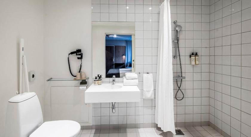 Imatge de Habitació Estàndard Adaptada per a les Persones de Mobilitat Reduïda (Standard Accessible Room) 2