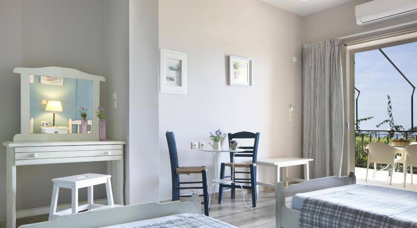 Image of Apartment with Terrace and Sea View 3