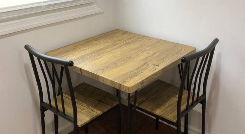 ニューアーク (NJ) Private apartment with 3 bedrooms and 1 bathroom near Newark International Airport EWR and New York  2つ星 宿泊施設 プール