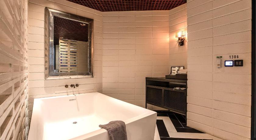 Image of Designer Suite - Bath Bombs Included 14