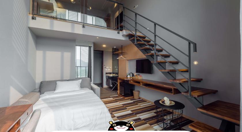 Image of Deluxe Family Studio 9