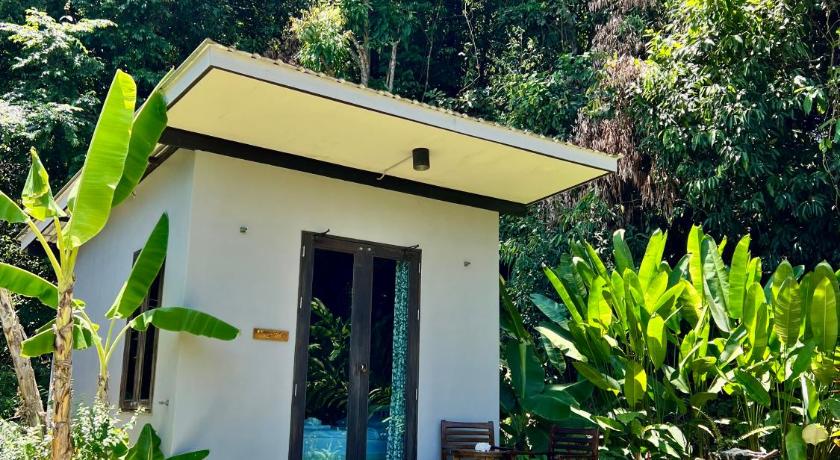 Image of Superior Bungalow 2