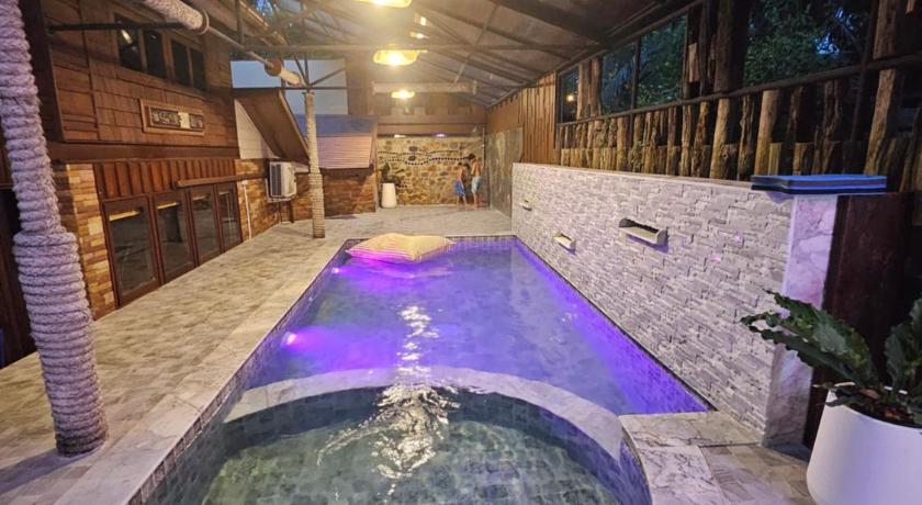 촌부리 Suankaew Art Cottage 4つ星 ホテル レストラン