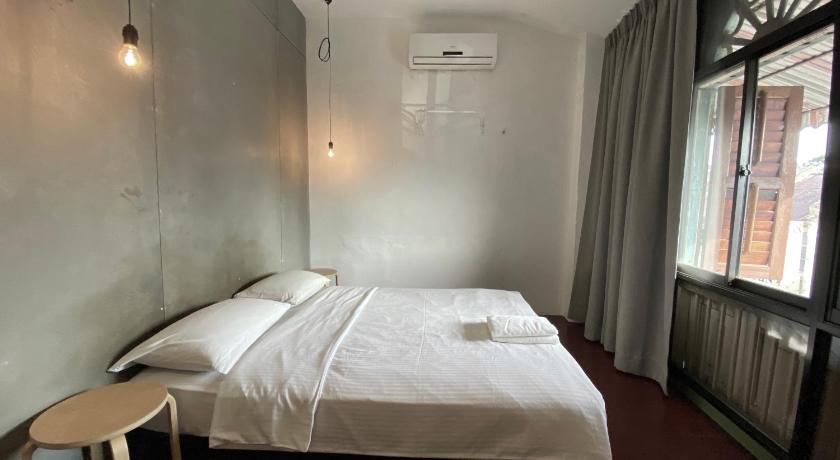 Image of Double Room Shared Bathroom 5