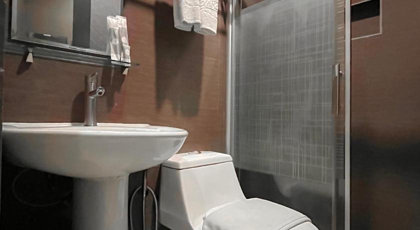 Image of Superior Room Queen 6
