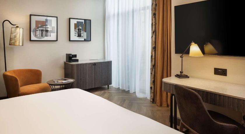 Image of King Deluxe Room 3
