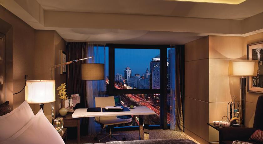 Image of Business Deluxe 3