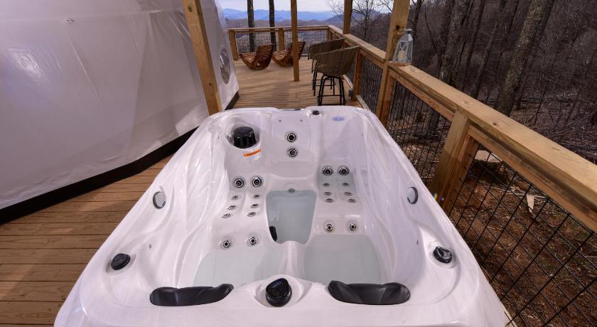 마스 힐 (NC) Tranquility Luxe Dome - Hot Tub & Luxury Amenities 숙소 스위트룸