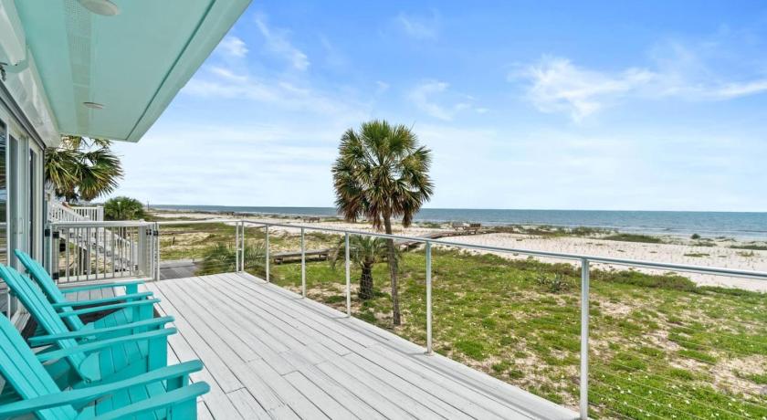 Fort St. Joe Private Beachfront Home | Sleeps 12 | Balconies, Kayaks & Ocean Views 4-Star Accommodation lobby