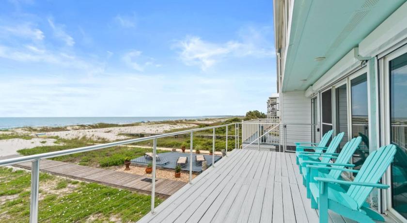 Fort St. Joe Private Beachfront Home | Sleeps 12 | Balconies, Kayaks & Ocean Views 4-Star Accommodation restaurant