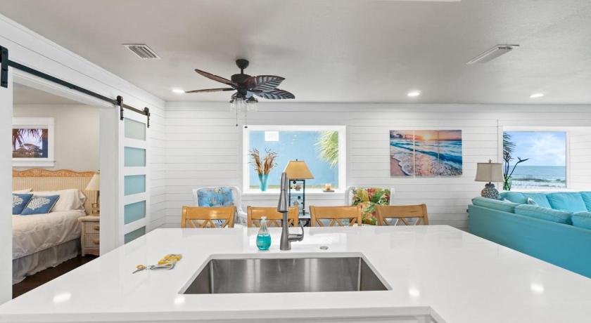 Fort St. Joe Private Beachfront Home | Sleeps 12 | Balconies, Kayaks & Ocean Views 4-Star Accommodation lobby