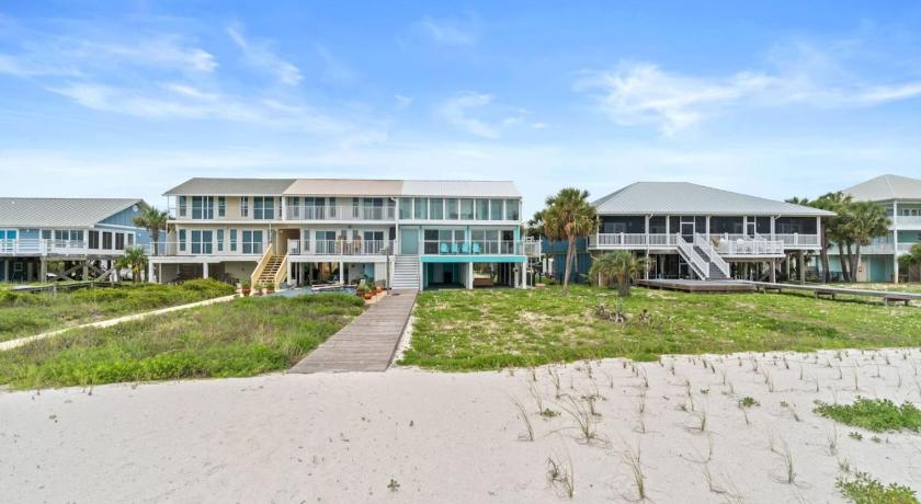 Fort St. Joe Private Beachfront Home | Sleeps 12 | Balconies, Kayaks & Ocean Views 4-Star Accommodation suite