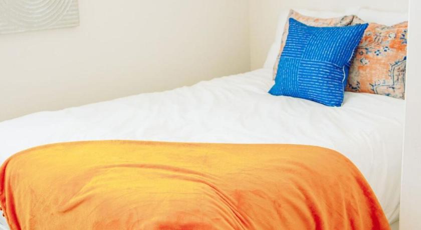 McKamon Creekside Cabin Juniper-stay with views near Lava 3-Star Accommodation pool