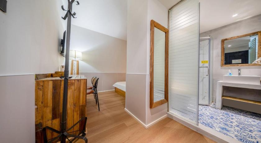 Image of Economy Double Room No Window 3