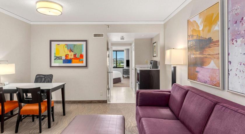 Image of 2 ROOM SUITE-1 KING BED-CITYVIEW-NON SMOKING 5