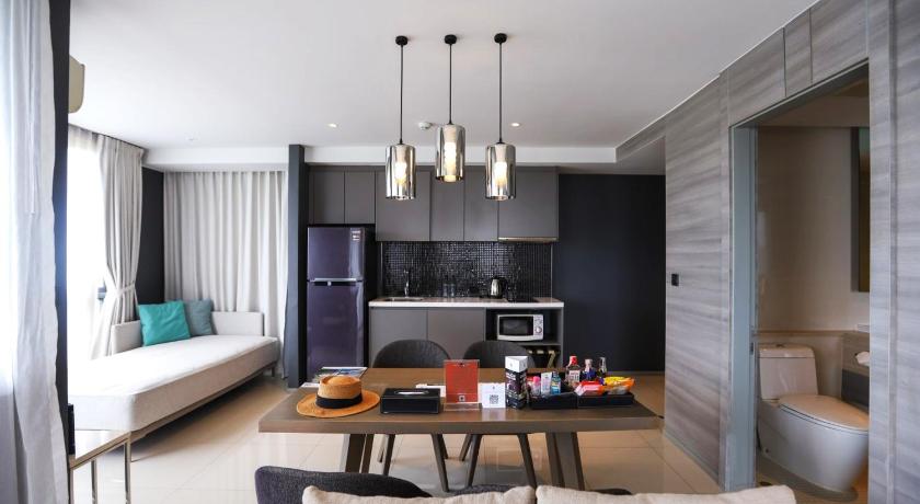 Image of Classic Suite 5