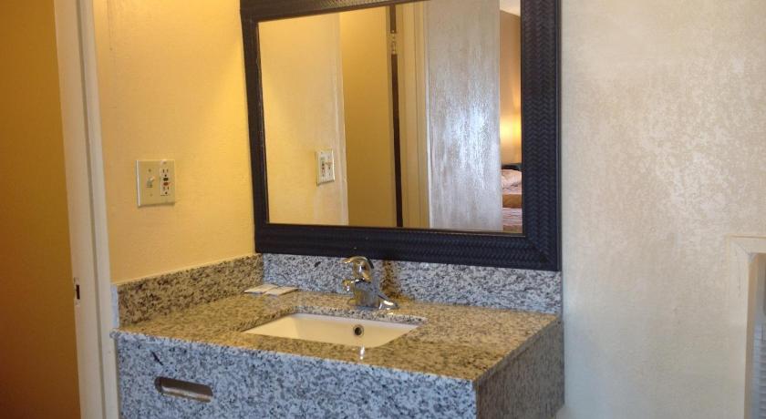 DIAMOND INN & SUITES photo