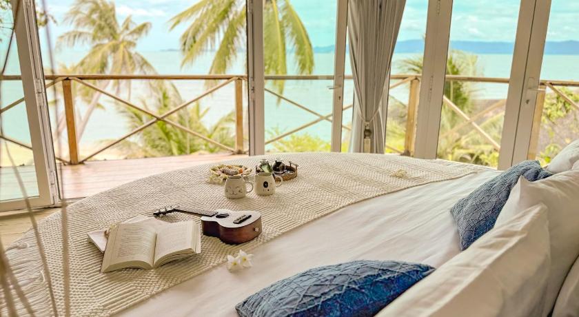 Image of Oceanfront - The Beach Villa with Private Jacuzzi 3