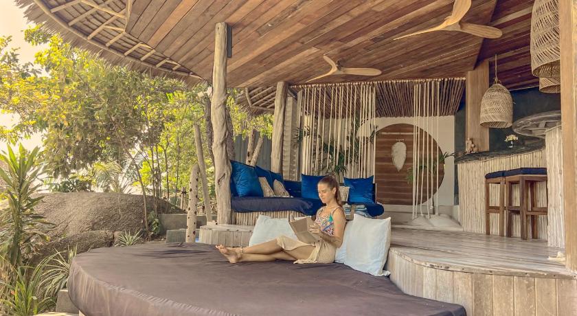 Image of Oceanfront - The Beach Villa with Private Jacuzzi 9