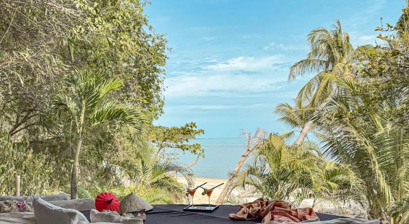 Image of Oceanfront - The Beach Villa with Private Jacuzzi 11