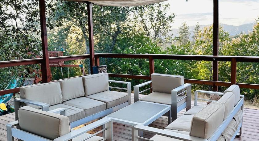 コンビル (CA) Modern House on 5 acr in Sequoia National Forest 4つ星 宿泊施設 外観
