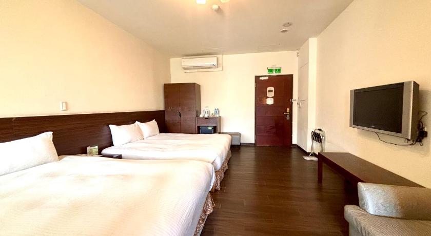 Image of Classic Quadruple - Pets Are Not Allowed 5