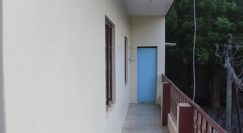 Sakthi Villa 2 BHK at 1st Floor with Garden View - image 9