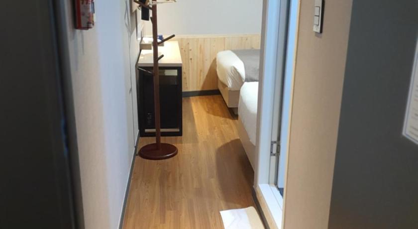 Image of Twin 11