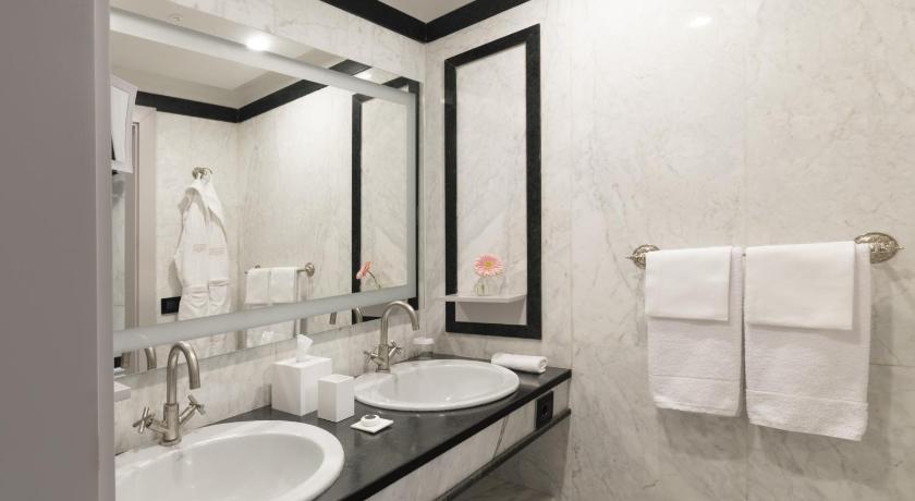 Image of Deluxe Sea View 13