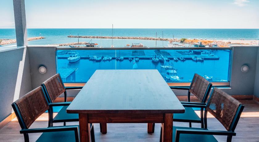 Foto Poseidon Girni Sea View Apartments - Booking Diskon Spesial