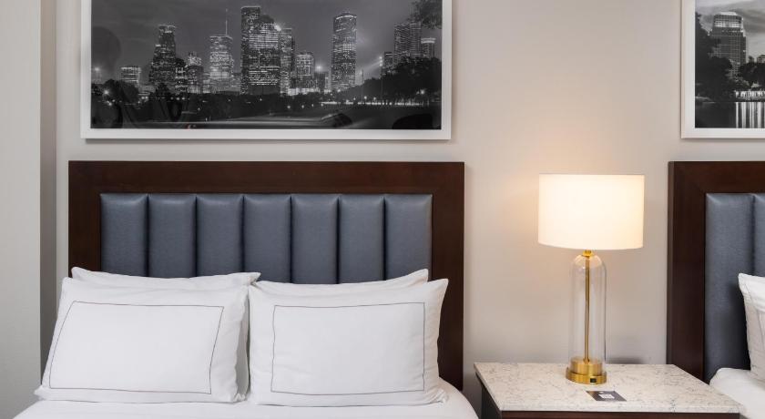 Image of 1 Bdrm Suite - 2 Qn Beds - Sofa Bed - Kitchen 11