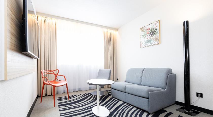 Image of Superior non-smoking suite with 1 double bed an d single convertible sofa 11
