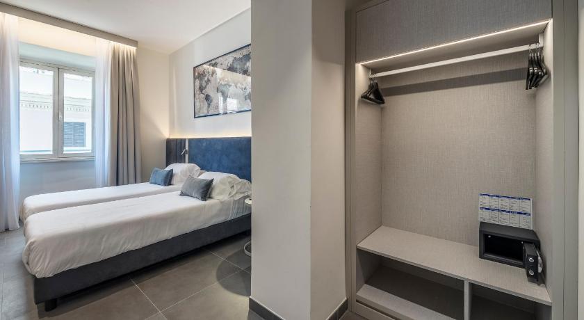 Image of Deluxe Quadruple Room 12