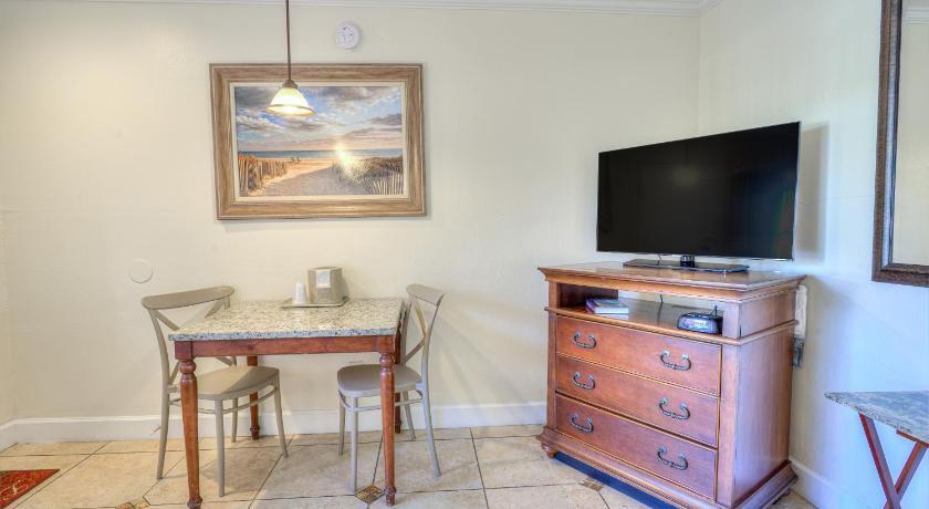 Image of Queen Room with Sofa Bed 10