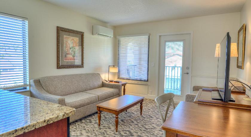 Image of Townhouse Deluxe Room 8