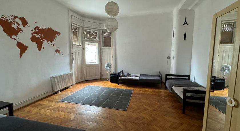 Image of 3 Bed Private Room 11
