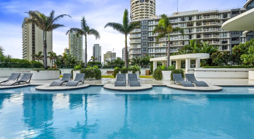 LUXURY HIGH FLOOR 3 Bedroom Unit with OCEAN Views - Q Stay