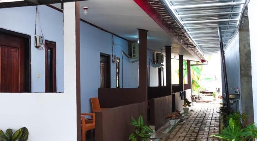 Tampilan Angel homestay and shop
