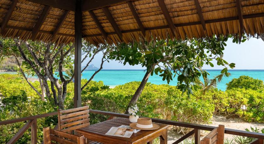 Image of Beachfront Junior Suite 13