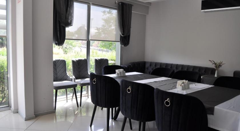 Orty Airport Hotel - image 11