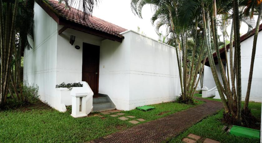 Abad Whispering Palms Kumarakom Hotel