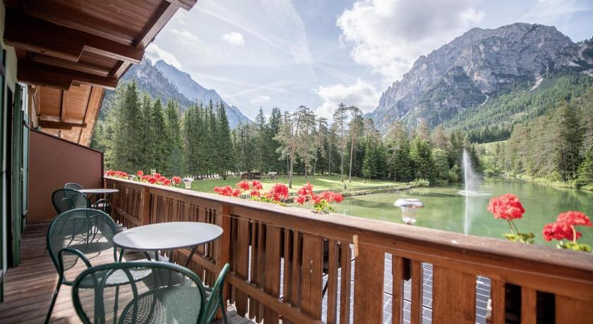 マレーベ Hotel Lago della Creta 3つ星 ホテル レストラン