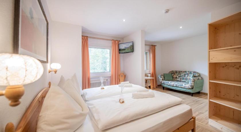 マレーベ Hotel Lago della Creta 3つ星 ホテル レストラン