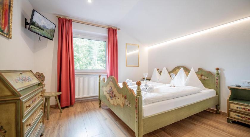 マレーベ Hotel Lago della Creta 3つ星 ホテル 外観