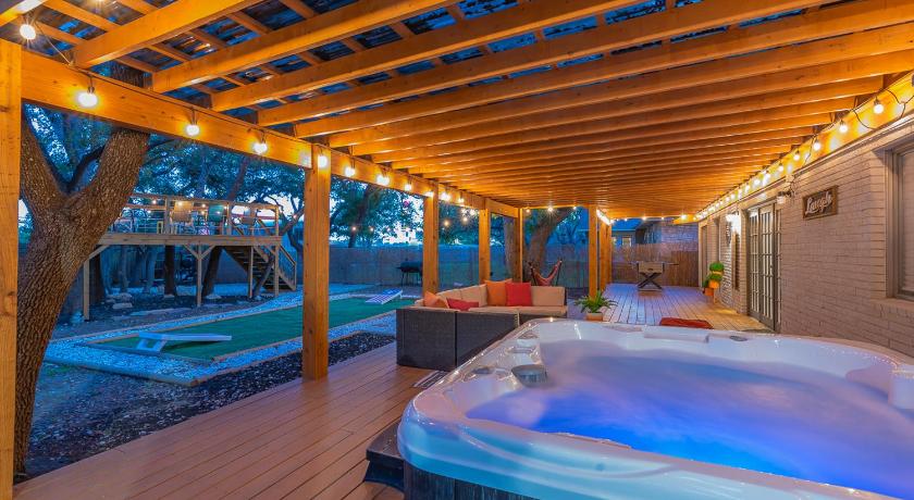샌안토니오 (TX) Luxurious home with Hot tub & Tree Deck by 6Flags 5성급 숙소 외관
