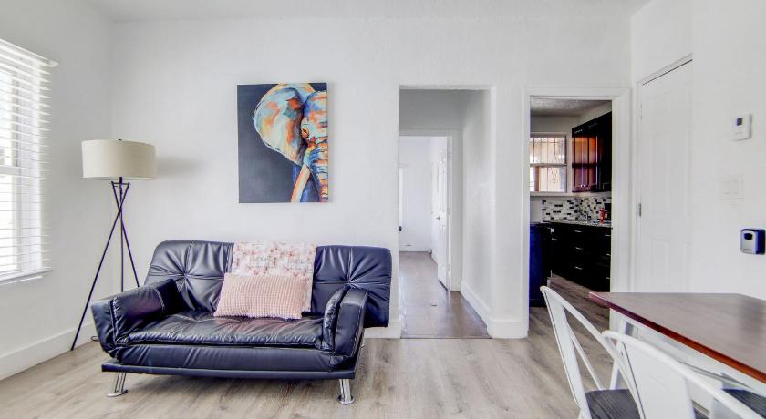 Miami Beach 13th Street, 2 Bedroom by Deco 305- Walk to Beach 4-Star Accommodation lobby