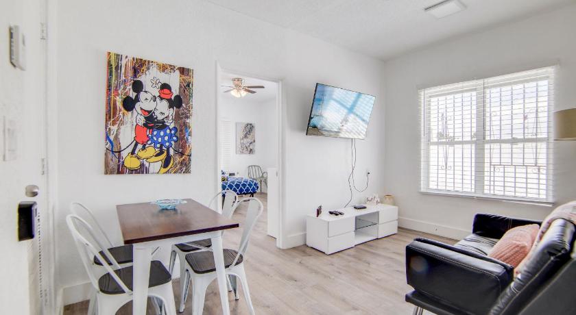 Miami Beach 13th Street, 2 Bedroom by Deco 305- Walk to Beach 4-Star Accommodation room